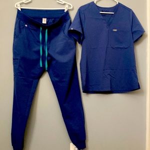 Figs scrub set. Medium/medium One pocket top and jogger. Azure blue.